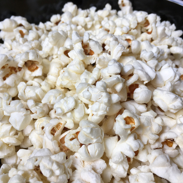How to Make the BEST Stovetop Popcorn (Never Burned!)
